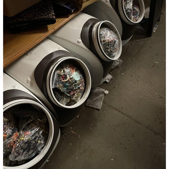 1+ Pounds 25-30 Pcs All Wearable Vintage To Modern Jewelry-READ PLEASE - Picture 6 of 12